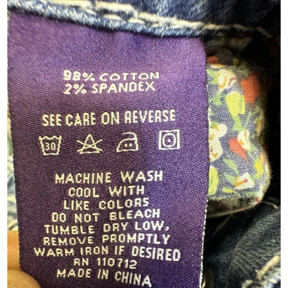 Vigoss Womens Capri Jeans Size 9 Mid-Rise Blue Denim Stretch Embroidered Pockets - Picture 3 of 12